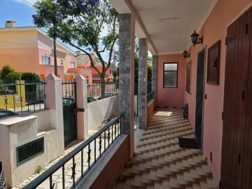 Moradia T2 para Venda em São Domingos de Rana