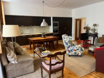 Apartamento T2 para Arrendamento em Santa Maria Maior