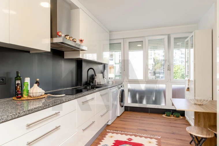 Apartamento T3 para Arrendamento em Carnaxide e Queijas Foto 28