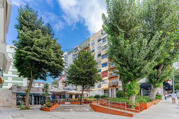Apartamento T3 para Arrendamento em Carnaxide e Queijas Foto 36