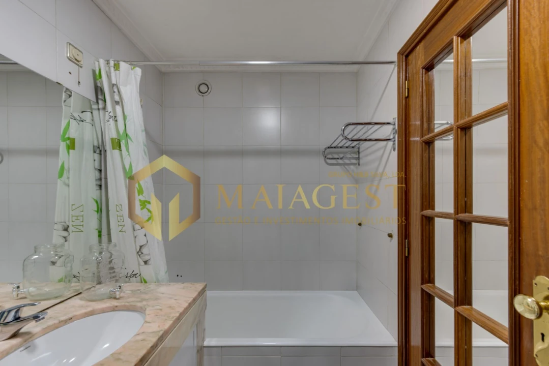 Apartamento T2 para Venda em Mafamude e Vilar do Paraíso Foto 28