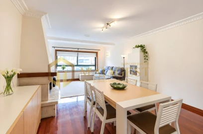 Apartamento T2 para Venda em Mafamude e Vilar do Paraíso