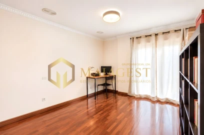 Apartamento T2 para Venda em Mafamude e Vilar do Paraíso