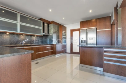 Apartamento T5 para Venda em Paranhos