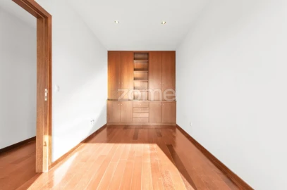 Apartamento T5 para Venda em Paranhos