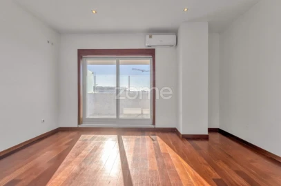 Apartamento T5 para Venda em Paranhos