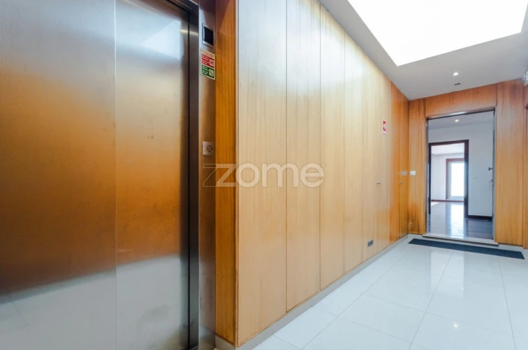 Apartamento T5 para Venda em Paranhos Foto 3