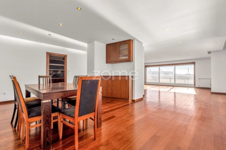 Apartamento T5 para Venda em Paranhos Foto 6