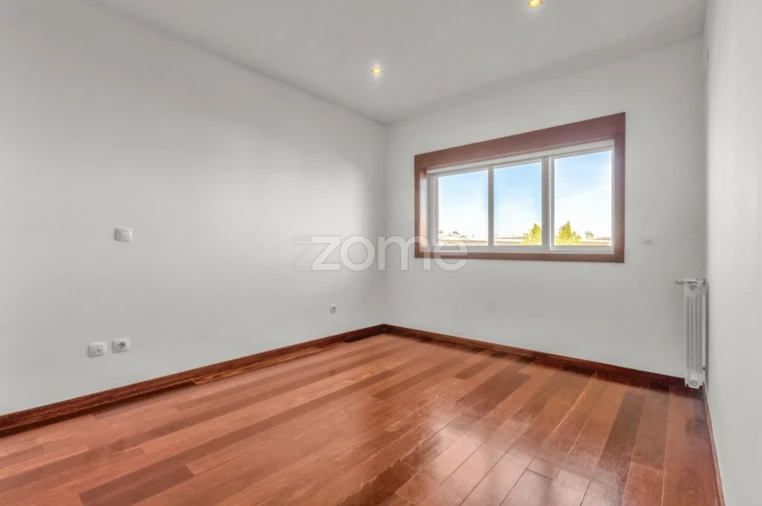 Apartamento T5 para Venda em Paranhos Foto 16