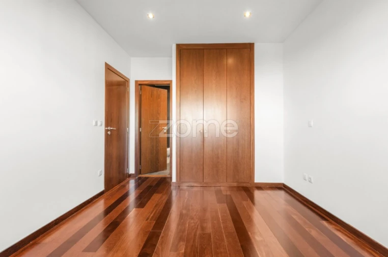 Apartamento T5 para Venda em Paranhos Foto 17