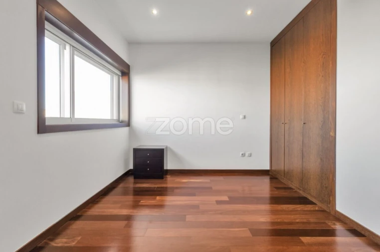Apartamento T5 para Venda em Paranhos Foto 21
