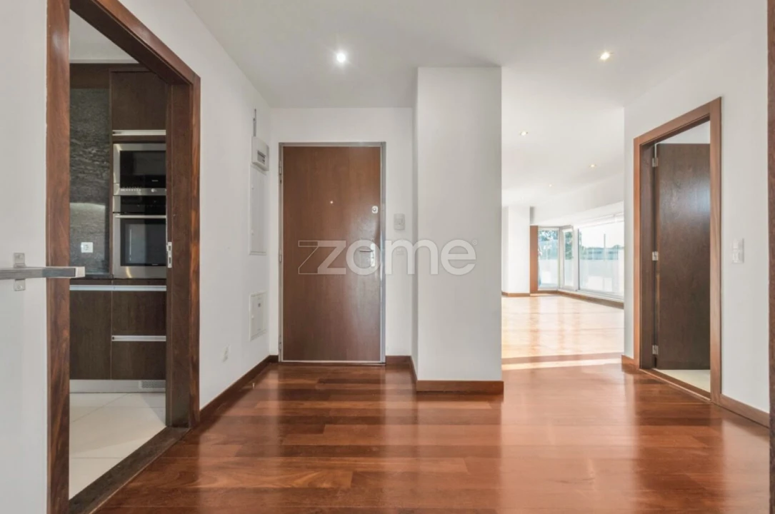 Apartamento T5 para Venda em Paranhos Foto 4