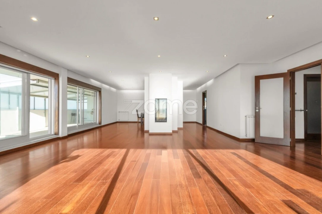 Apartamento T5 para Venda em Paranhos Foto 1