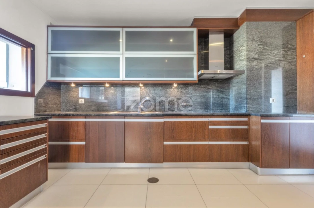 Apartamento T5 para Venda em Paranhos Foto 8