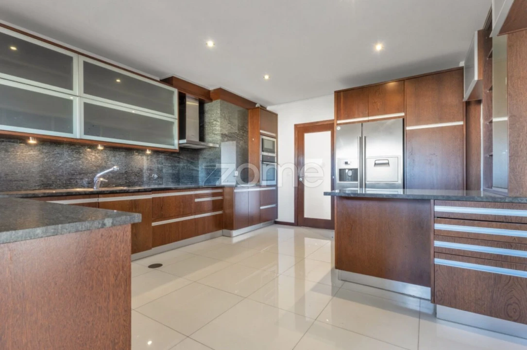 Apartamento T5 para Venda em Paranhos Foto 9