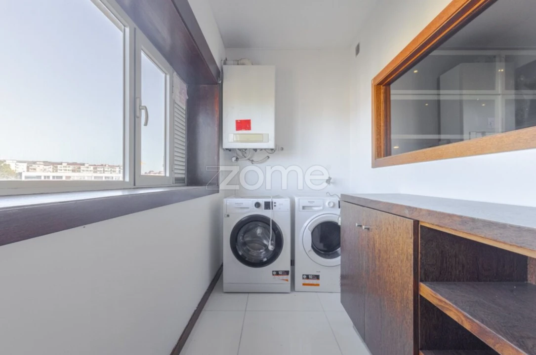 Apartamento T5 para Venda em Paranhos Foto 10