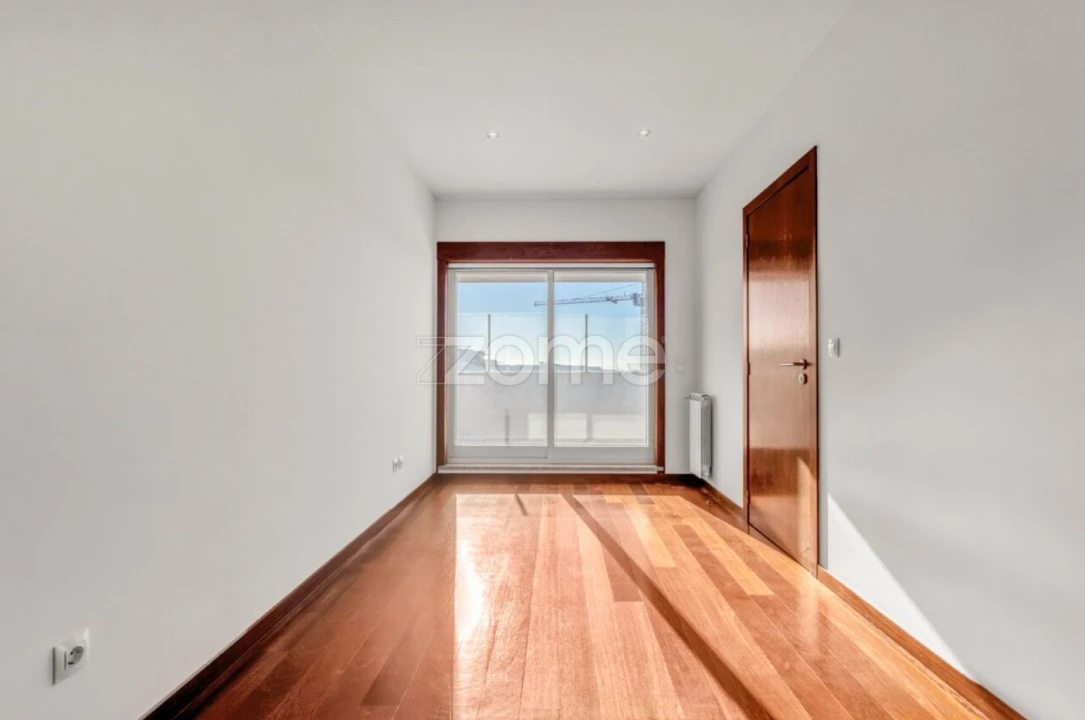 Apartamento T5 para Venda em Paranhos Foto 15