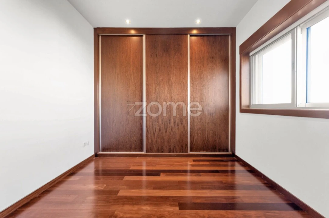 Apartamento T5 para Venda em Paranhos Foto 19