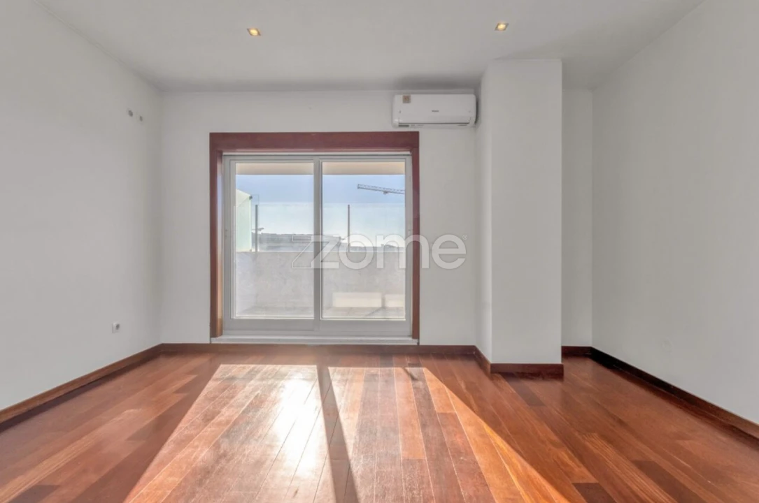 Apartamento T5 para Venda em Paranhos Foto 22