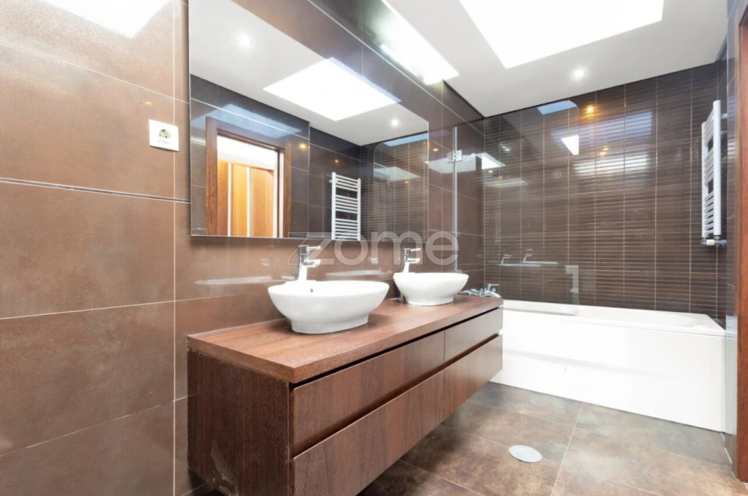 Apartamento T5 para Venda em Paranhos Foto 23