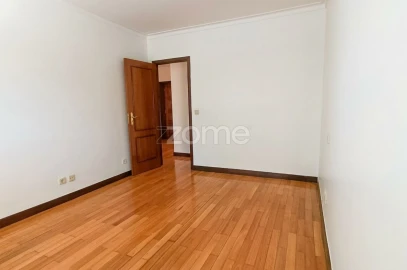 Apartamento T1 para Venda em Ferreiros e Gondizalves