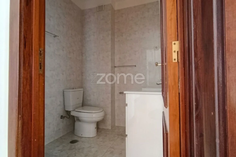 Apartamento T1 para Venda em Ferreiros e Gondizalves Foto 11