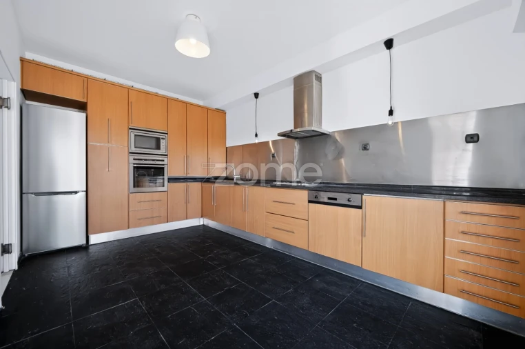 Apartamento T2 para Venda em Loures Foto 6