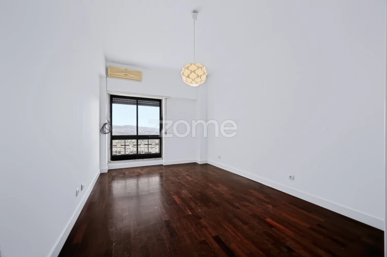 Apartamento T2 para Venda em Loures Foto 11