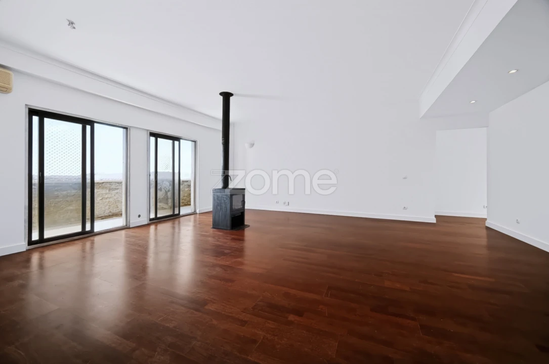 Apartamento T2 para Venda em Loures Foto 3