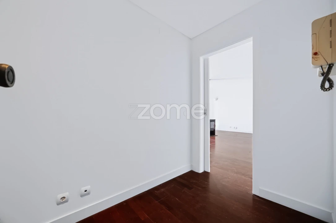 Apartamento T2 para Venda em Loures Foto 2