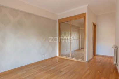 Apartamento T2 para Arrendamento em Odivelas