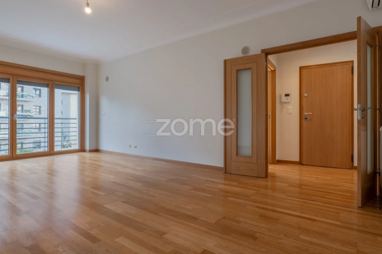 Apartamento T2 para Arrendamento em Odivelas Foto 6
