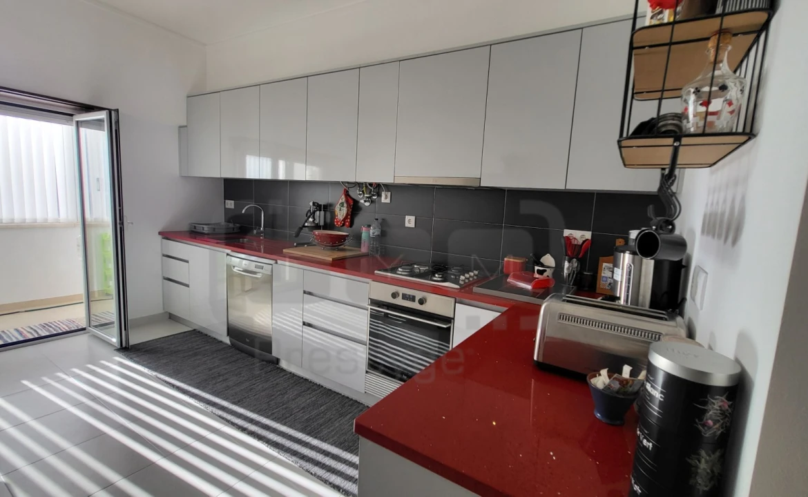 Apartamento T4 para Venda em São João Baptista e Santa Maria dos Olivais Foto 6