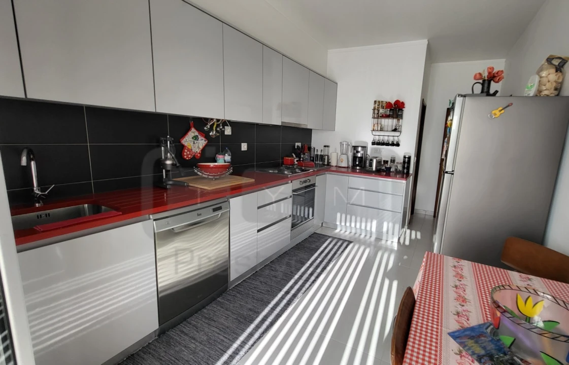 Apartamento T4 para Venda em São João Baptista e Santa Maria dos Olivais Foto 7