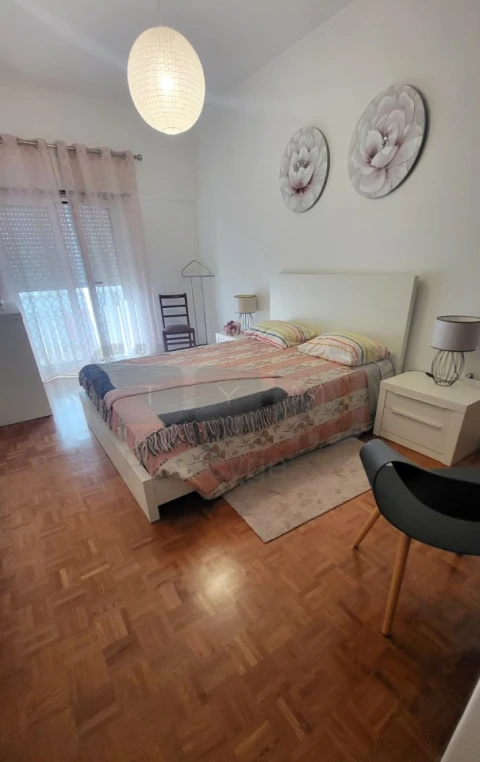 Apartamento T4 para Venda em São João Baptista e Santa Maria dos Olivais