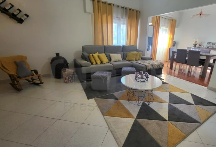Apartamento T4 para Venda em São João Baptista e Santa Maria dos Olivais Foto 2