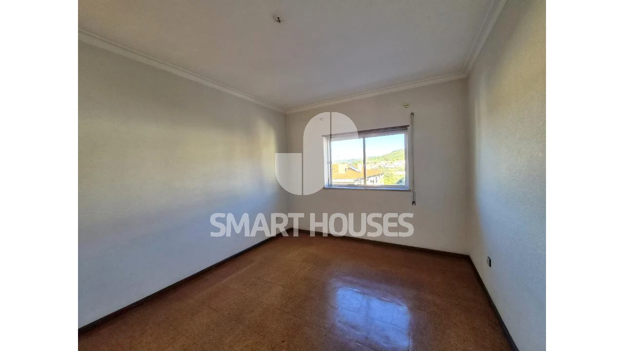 Apartamento T3 para Arrendamento em Arganil Foto 30