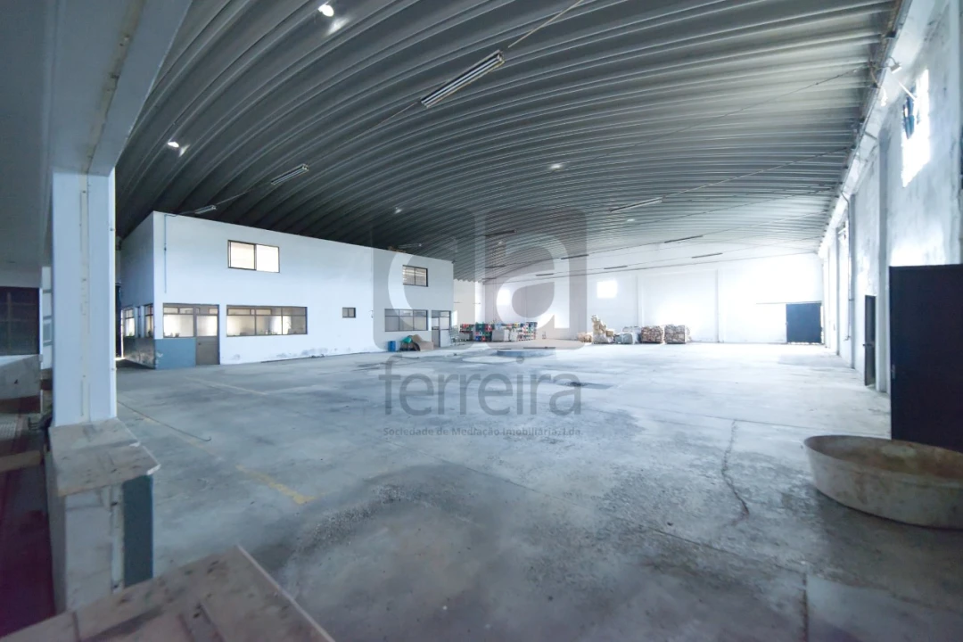 Armazém para Venda em Almeirim Foto 2
