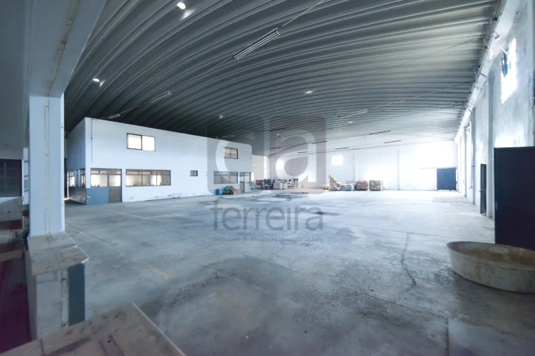 Armazém para Venda em Almeirim Foto 2