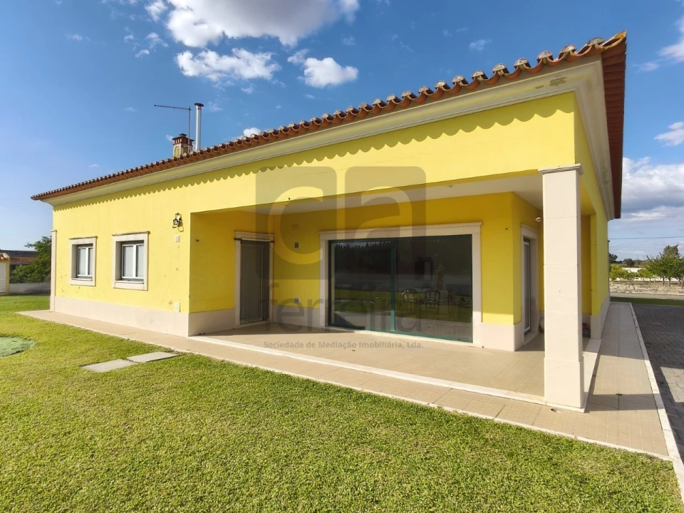 Moradia T3 para Venda em Fazendas de Almeirim Foto 1