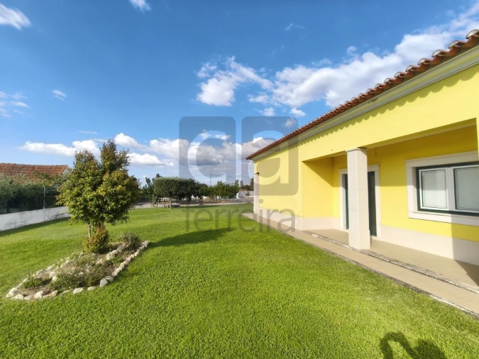 Moradia T3 para Venda em Fazendas de Almeirim Foto 3