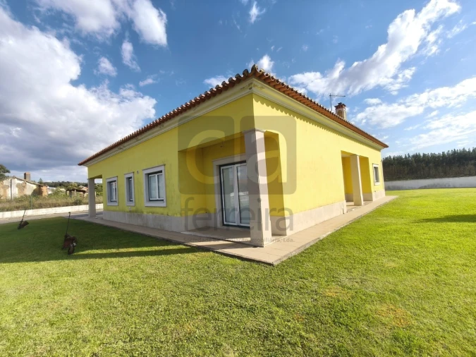 Moradia T3 para Venda em Fazendas de Almeirim Foto 2