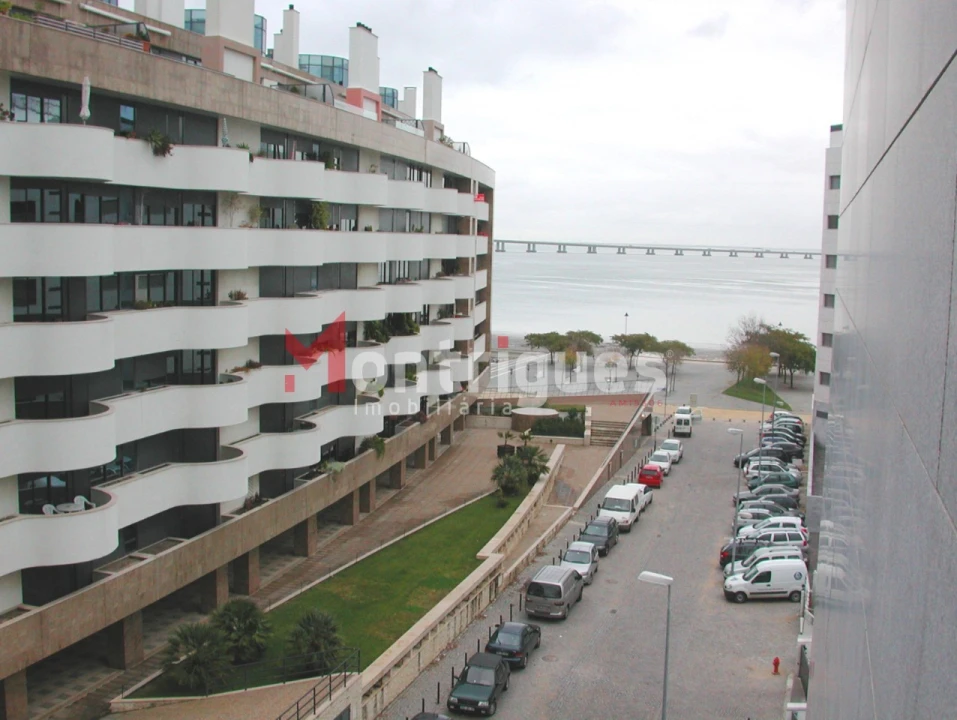 Apartamento T2 para Arrendamento em Parque das Nações Foto 11
