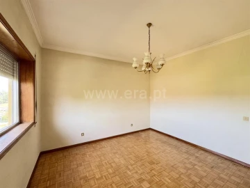 Moradia T5 para Venda em Pedroso e Seixezelo