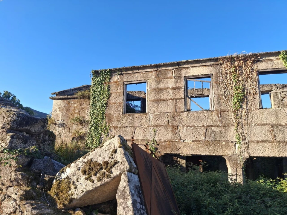 Moradia T3 para Venda em Riba de Mouro Foto 3