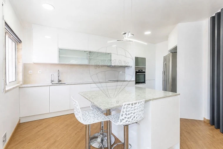 Apartamento T3 para Venda em Agualva e Mira-Sintra Foto 6