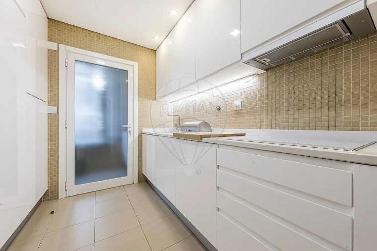 Apartamento T3 para Venda em Parque das Nações Foto 19