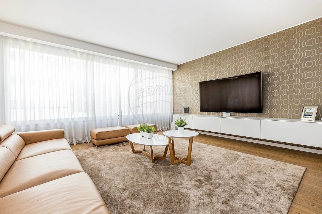 Apartamento T3 para Venda em Parque das Nações Foto 2