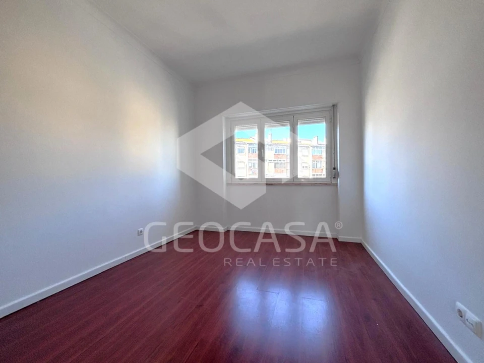 Apartamento T2 para Venda em Algueirão-Mem Martins Foto 16