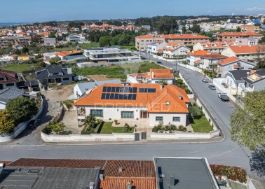 Moradia T5 para Venda em Arcozelo